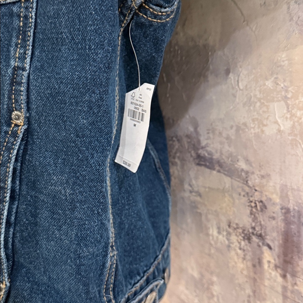 Old Navy Denim Jacket NWT Size Medium - Picture 3 of 4